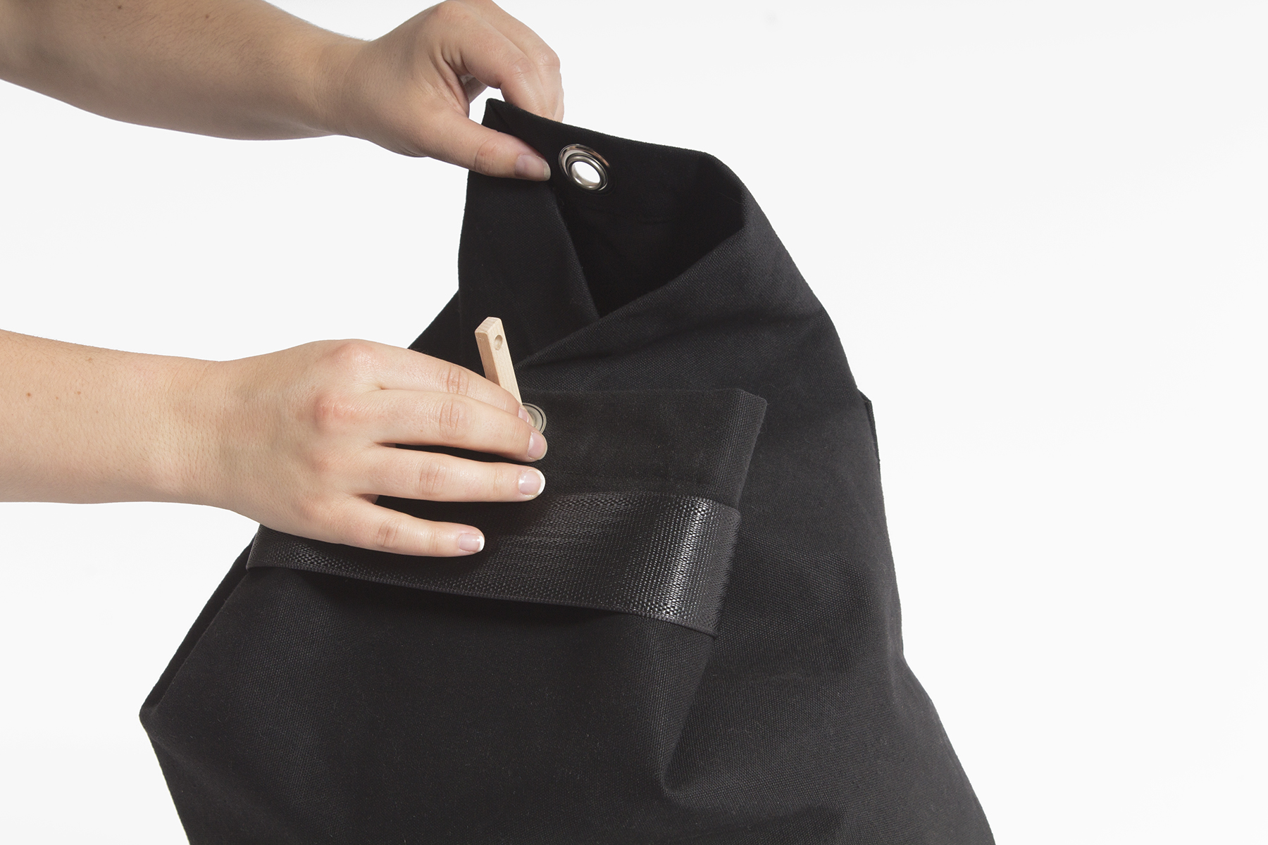 Poche à linge_Noire_04