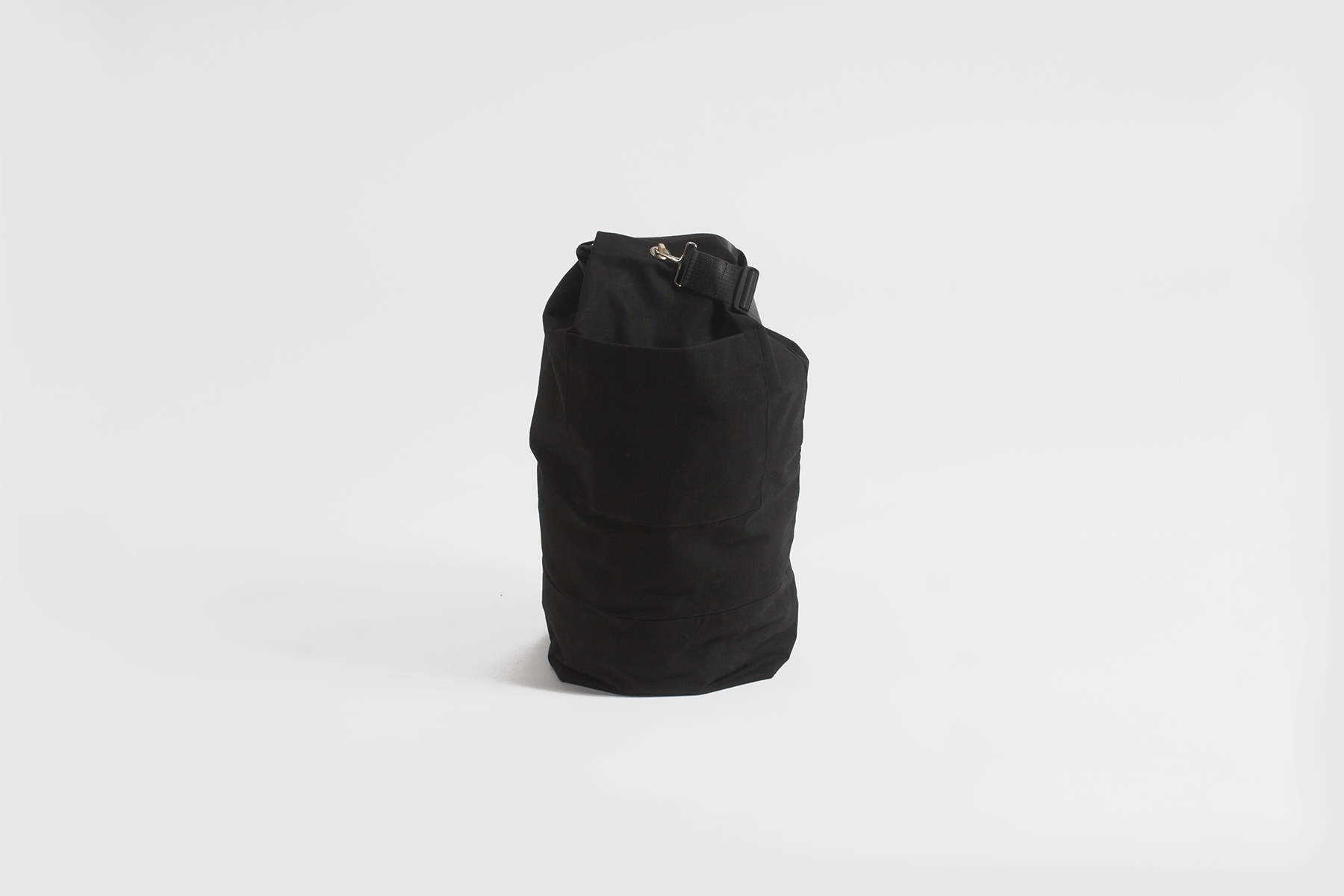 Poche à linge_Noire_05